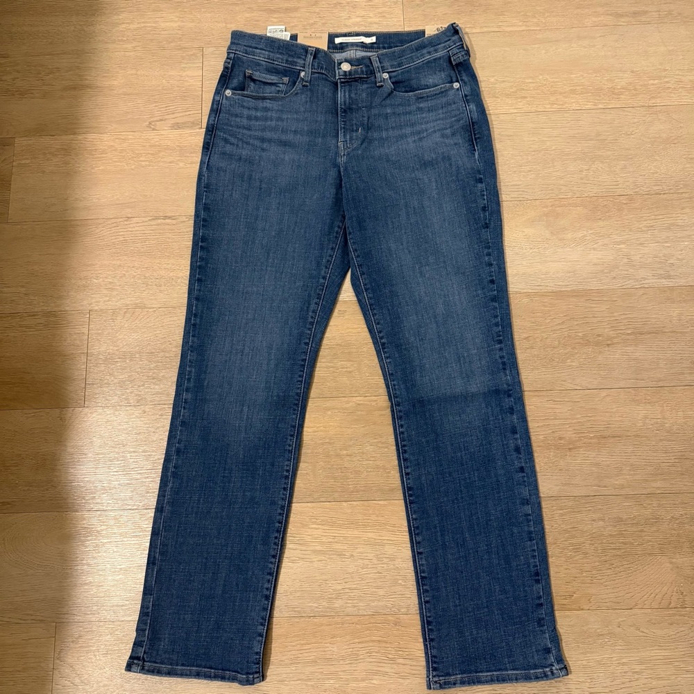 Levi's Women's Classic Straight Leg Jeans in Dark Blue - 6M NWT